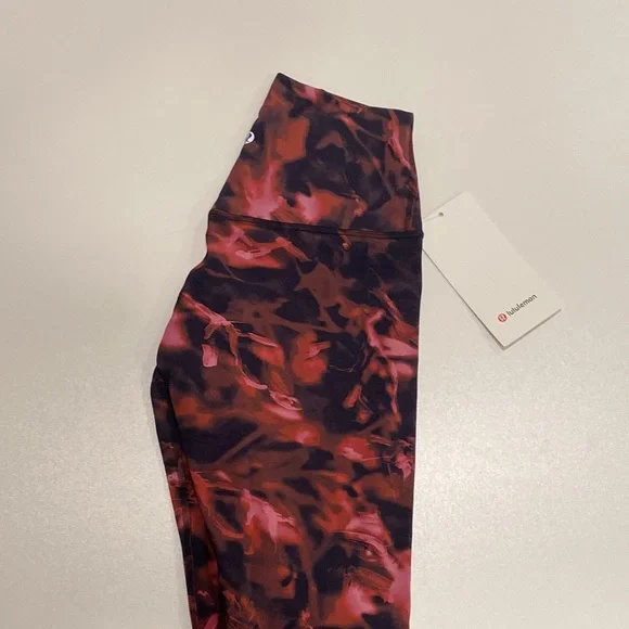 NWT Lululemon Align High-Rise Pant 28"
Intensity Pink Blossom Multi, SIZE 4 - Picture 3 of 4